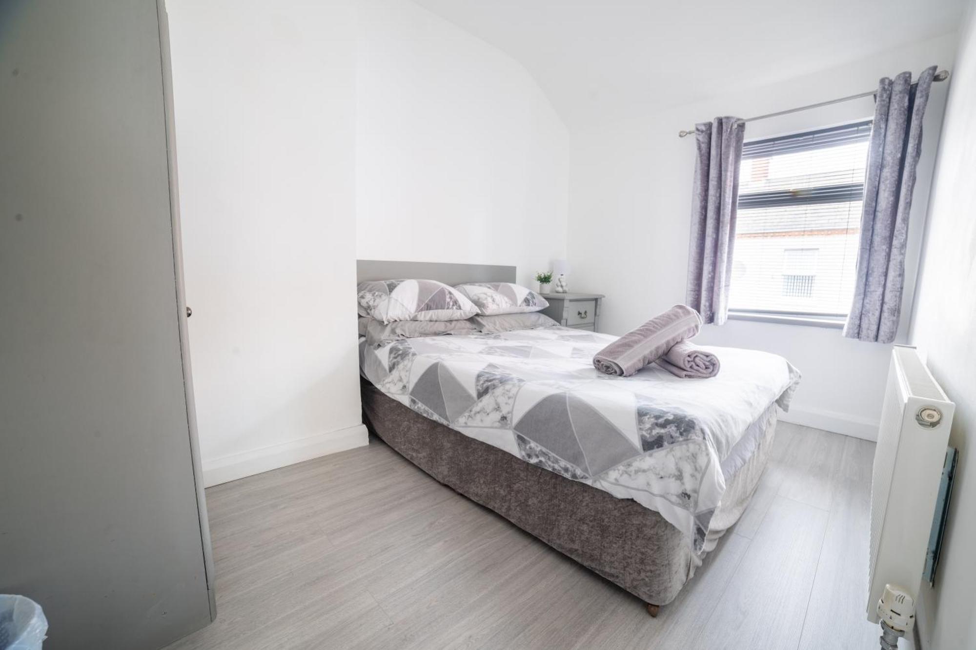 Cheerful 3-bedroom With Free Street Parking