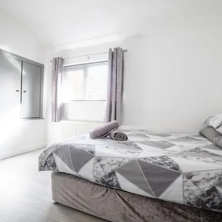 Cheerful 3-Bedroom Home With Free Street Parking Belfast Exterior photo
