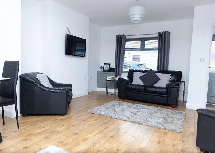 Cheerful 3-Bedroom Home With Free Street Parking
