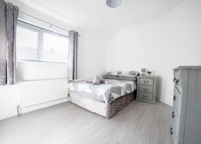 Cheerful 3-Bedroom Home With Free Street Parking