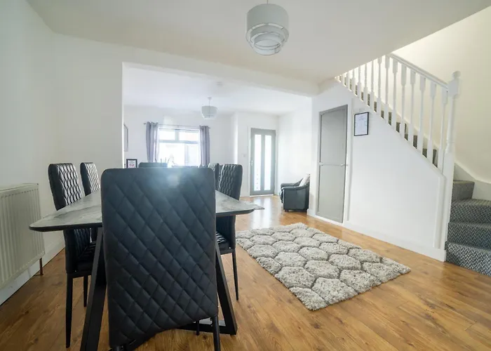 Cheerful 3-Bedroom Home With Free Street Parking