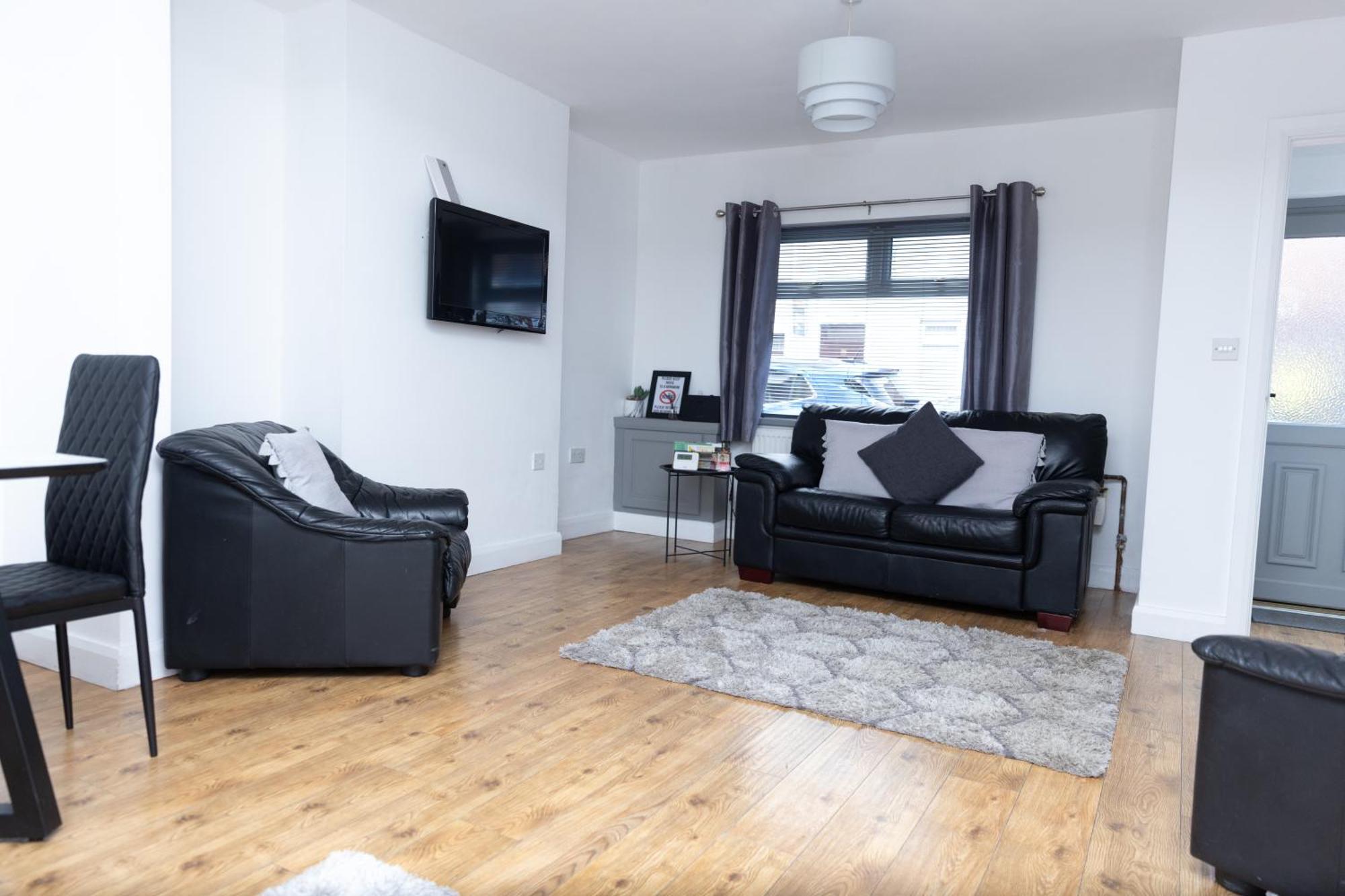 Cheerful 3-bedroom With Free Street Parking Апартаменты *