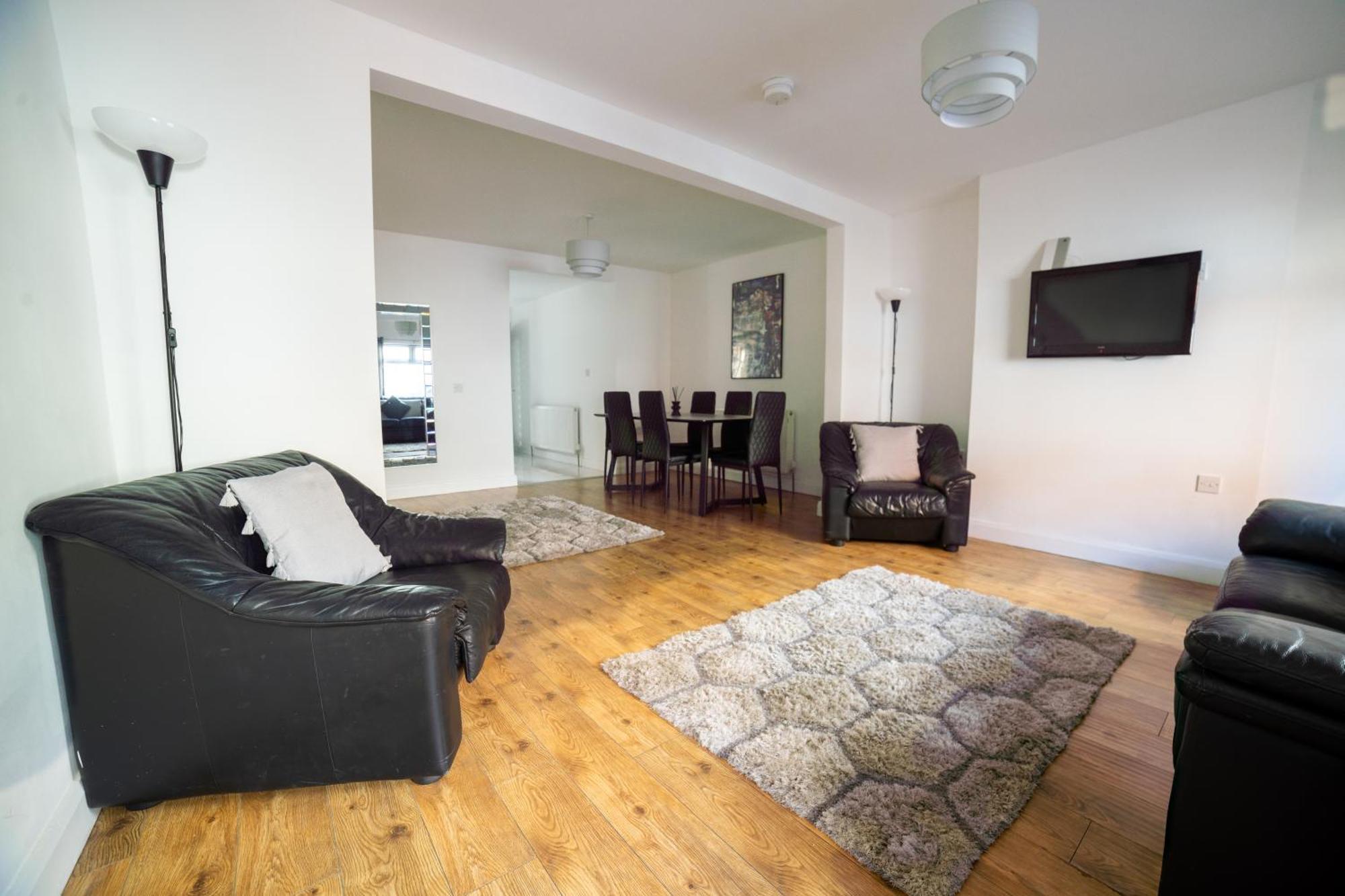 Апартаменты Cheerful 3-bedroom With Free Street Parking Белфаст