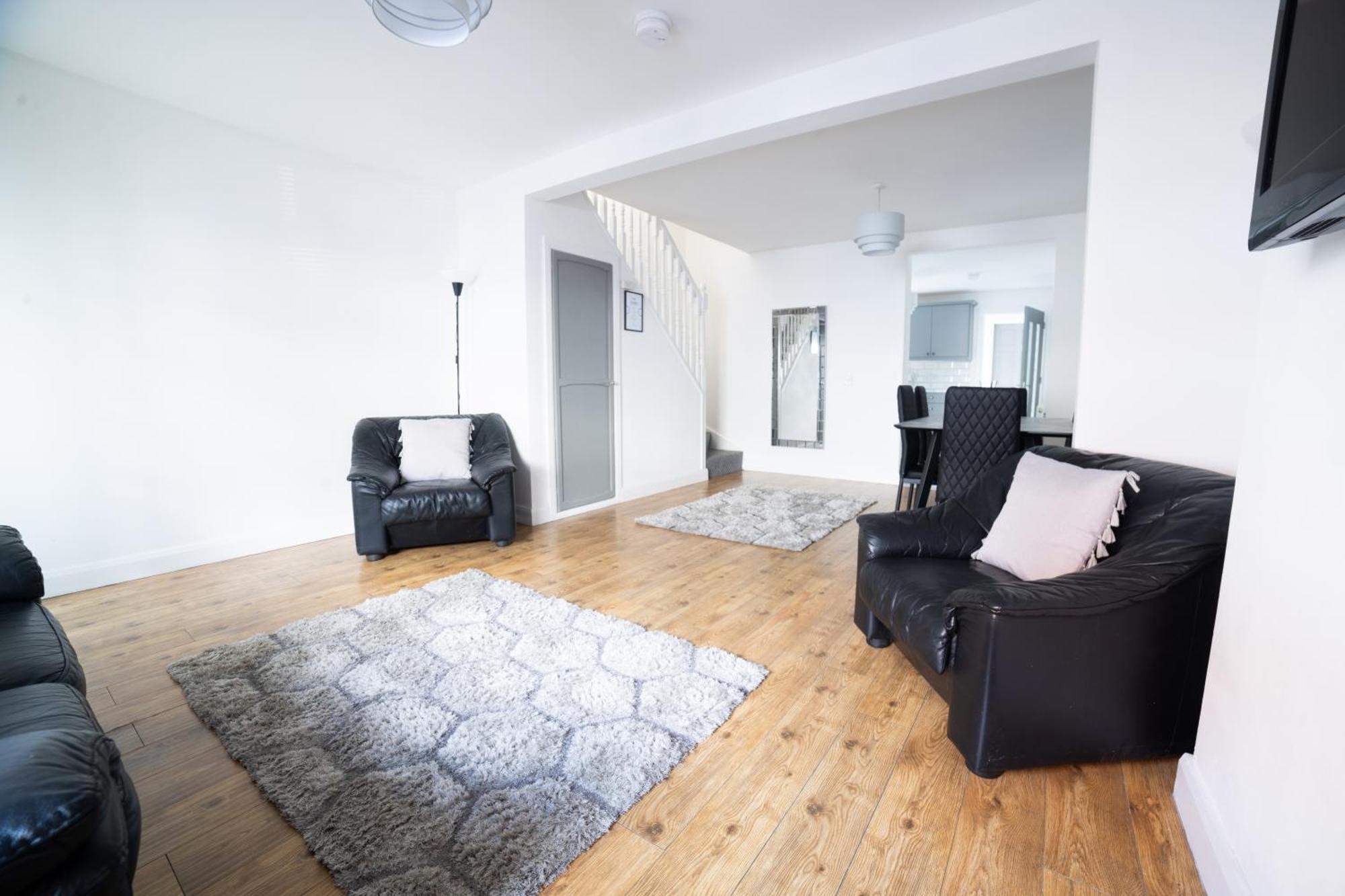 Cheerful 3-bedroom With Free Street Parking Апартаменты *