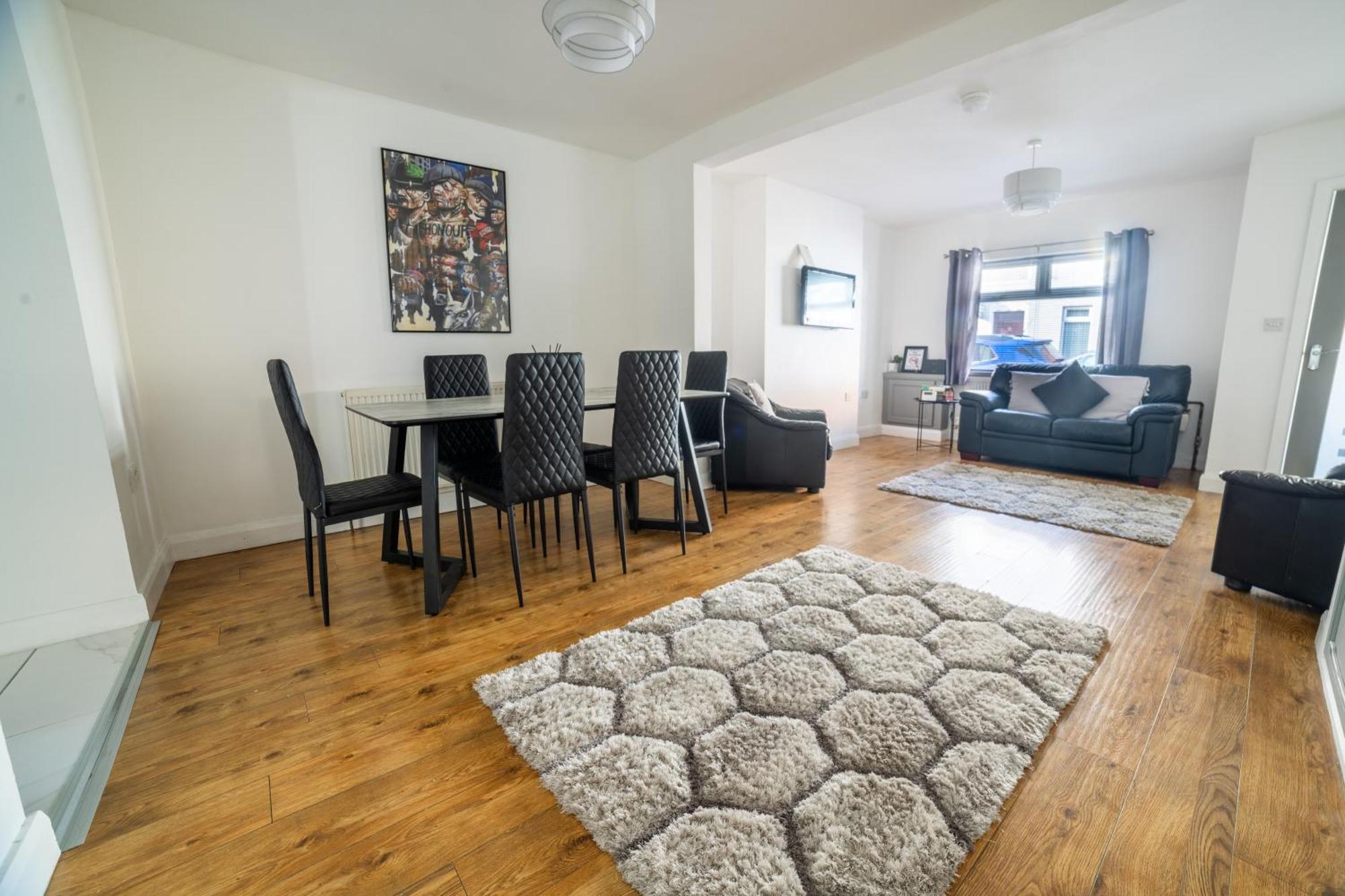 Апартаменты Cheerful 3-bedroom With Free Street Parking *
